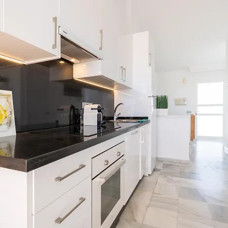 Sunny 2br In With 3 Pools, Restaurant, Gym And Playground Apartment Marbella