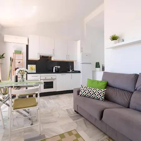 Sunny 2br In With 3 Pools, Restaurant, Gym And Playground Apartment