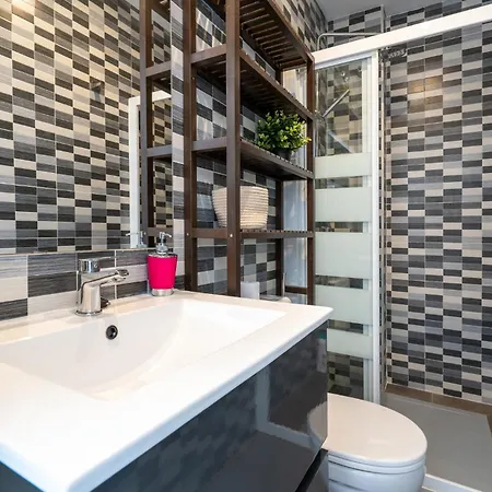 Apartment Sunny 2br In With 3 Pools, Restaurant, Gym And Playground *