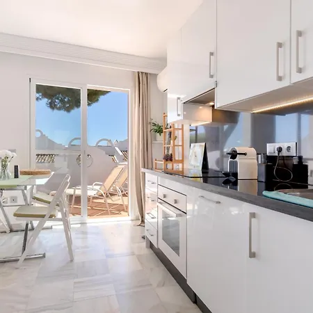 Sunny 2br In With 3 Pools, Restaurant, Gym And Playground Apartment